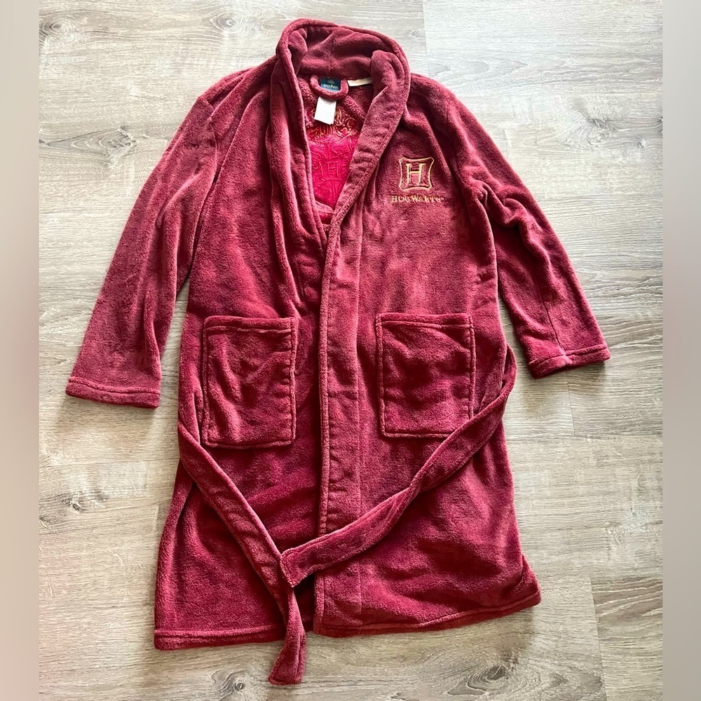 Pottery Barn Teen Gryffindor Burgundy Red plush Velour Robe One Size crest on no - Picture 4 of 5